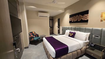 Executive Room | In-room safe, iron/ironing board