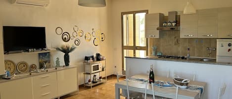 Micro-ondes, four, plaque de cuisson