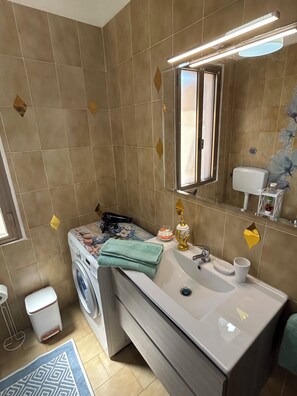 Dusche, Haartrockner, Bidet, Seife