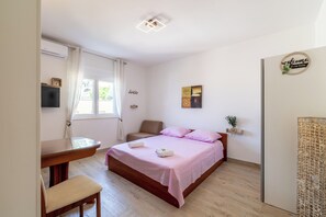 1 bedroom, iron/ironing board, free WiFi, bed sheets - Apartments Stanić  -  A2  "Olive  tree" (Duce)