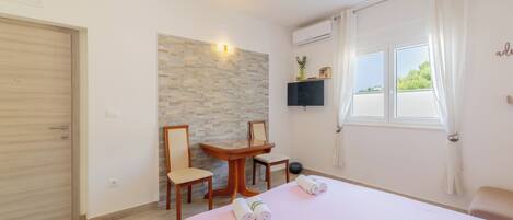 1 Schlafzimmer, Bügeleisen/Bügelbrett, kostenloses WLAN, Bettwäsche