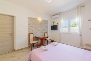 1 Schlafzimmer, Bügeleisen/Bügelbrett, kostenloses WLAN, Bettwäsche