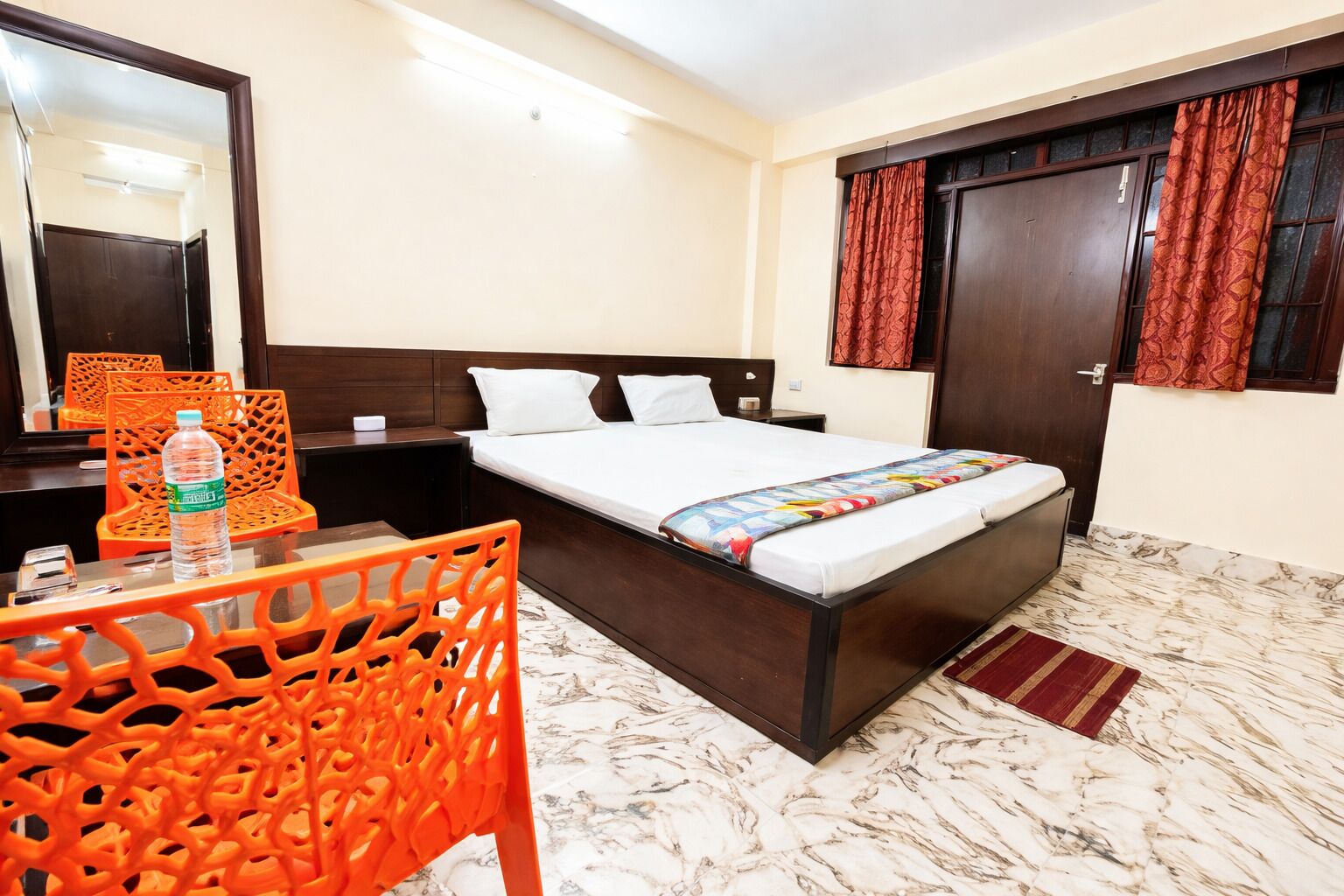 Standard-dobbeltværelse - aircondition | Pengeskab på værelset, lydisolering, gratis Wi-Fi, sengetøj