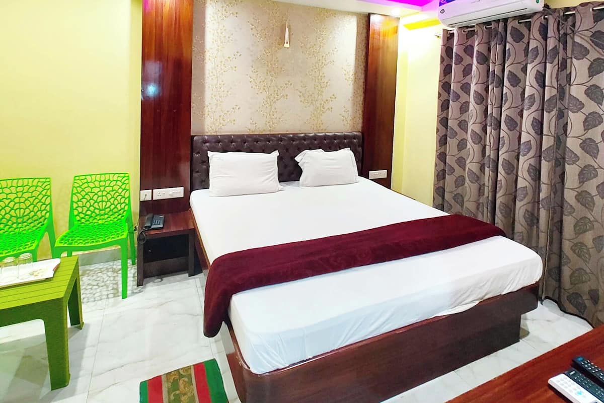 Deluxe Double Room | 1 bedroom, in-room safe, soundproofing, free WiFi