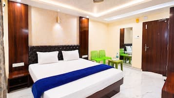 Deluxe Double Room | In-room safe, soundproofing, free WiFi, bed sheets