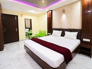 ห้องดีลักซ์ดับเบิล, เครื่องปรับอากาศ | ตู้นิรภัยในห้องพัก, ห้องเก็บเสียง, Wi-Fi ฟรี, ผ้าปูที่นอน