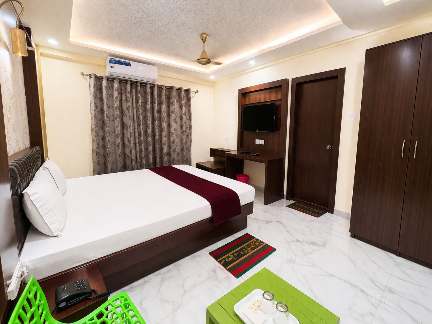 Deluxe-dobbeltværelse | Pengeskab på værelset, lydisolering, gratis Wi-Fi, sengetøj