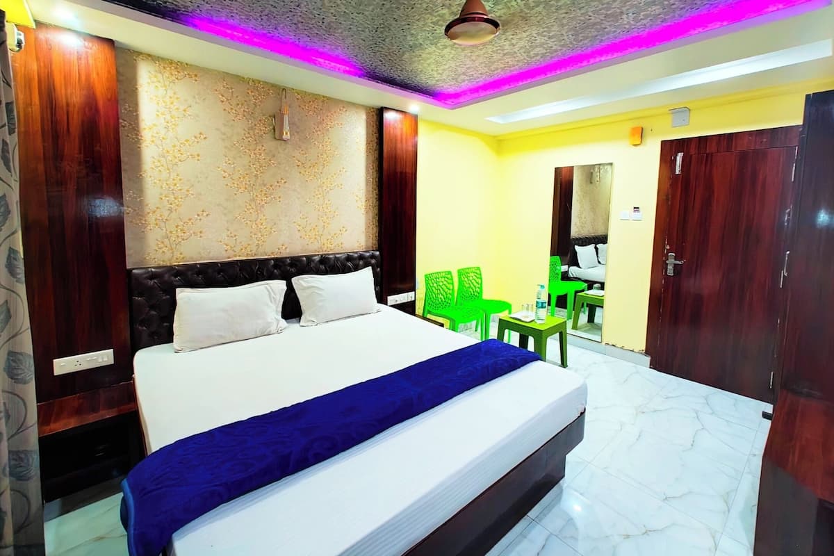 In-room safe, soundproofing, free WiFi, bed sheets