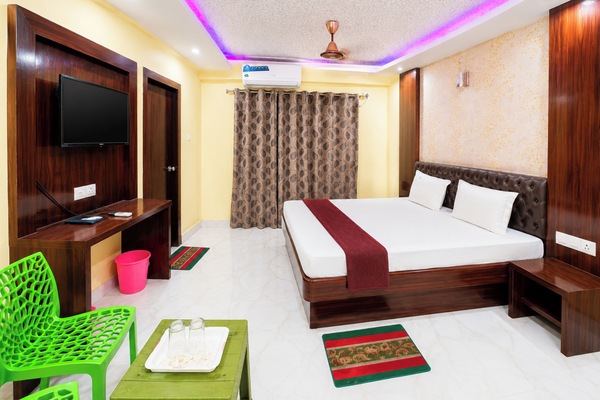 In-room safe, soundproofing, free WiFi, bed sheets