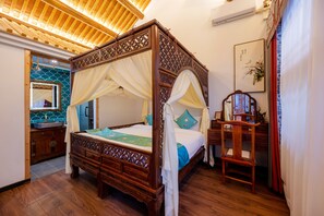 1 bedroom, iron/ironing board, WiFi, bed sheets - Peking traditional quadrangle Hotel located in ancient Hutong (Bei Jing Shi)