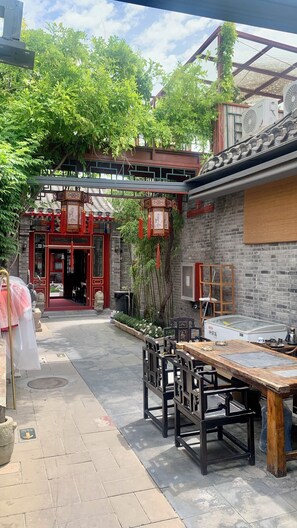 Outdoor dining - Peking traditional quadrangle Hotel located in ancient Hutong (Bei Jing Shi)