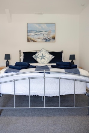 Cottage | 2 bedrooms, free WiFi, bed sheets