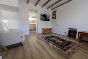 Cottage | Living area | Fireplace