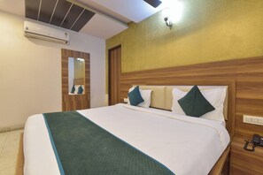 Rom – superior, byutsikt | Sengetøy av topp kvalitet, memory foam-senger og skrivebord