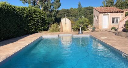 Large villa with sea view and swimming pool Le Pradet close to beaches and walks