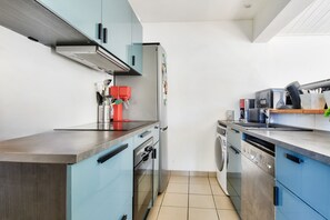 Fridge, microwave, oven, dishwasher