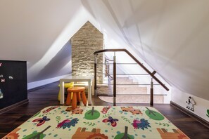 Apartment, 2 Bedrooms, Mountain View | Living area
