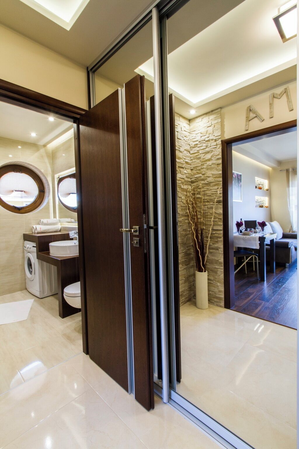 아파트, 침실 1개 | 거실 공간 | 평면 TV