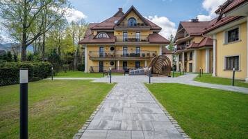 المنشأة من الخارج