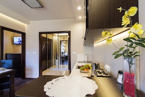 Apartment, 1 Bedroom | Private kitchenette