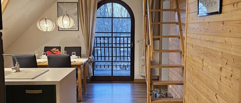 Apartment, 2 Schlafzimmer, Whirlpool | Wohnbereich | Flachbildfernseher