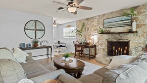 TV, DVD player - Coral Garden House (Grassy Key)
