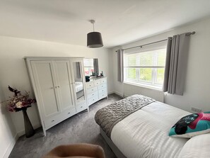 3 habitaciones, escritorio, wifi y ropa de cama 