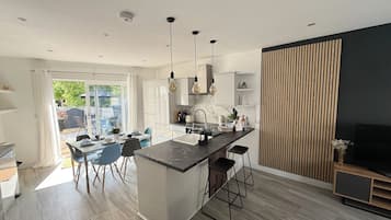Fridge, microwave, oven, dishwasher