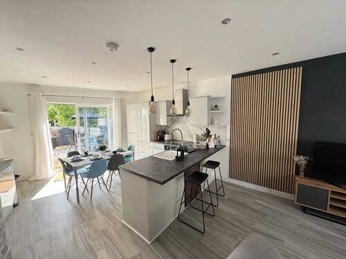 Stylish 3-Bed Executive Home Chislehurst, BR7