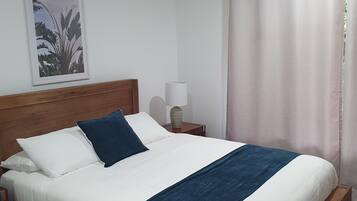 5 bedrooms, iron/ironing board, free WiFi, bed sheets