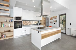 Villa, vue mer | Cuisine privée