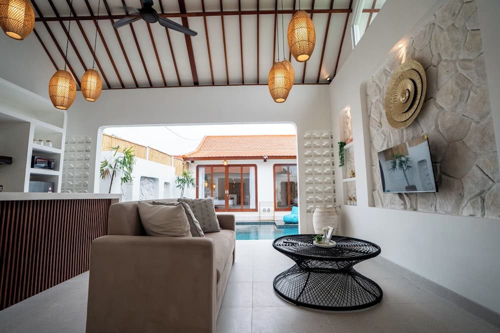 Casa Lova - Luxury 2 BR Villa with Pool