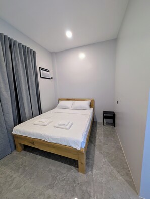 Basic Single Room | Desk, laptop workspace, free WiFi - The Canyoneer Inn (Alegria)