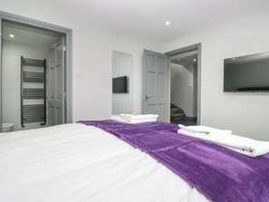 3 habitaciones, decoración personalizada y muebles diferentes 