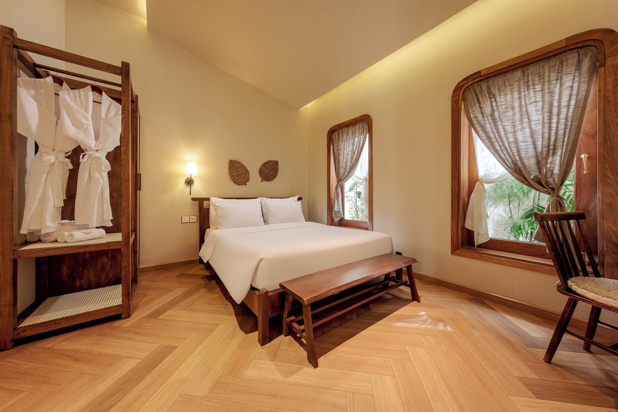 Minibar, bureau, espace de travail pour ordinateur portable