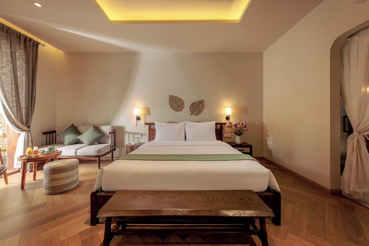 Minibar, desk, laptop workspace, soundproofing