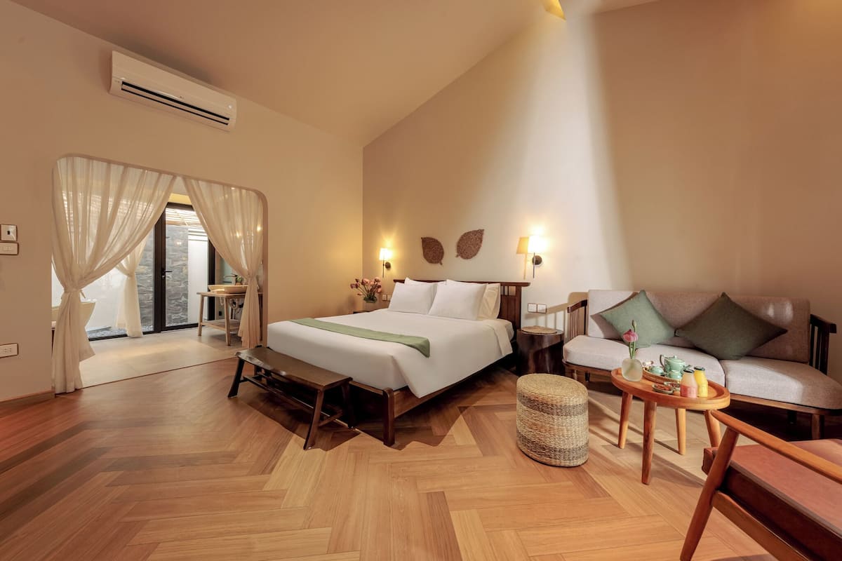 Private Garden Villa with Pool View