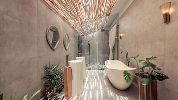 Habitación Premier doble, 1 cama de matrimonio grande, vistas al jardín | Baño | Bañera y ducha independientes y bañera profunda
