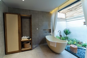 Separate tub and shower, deep soaking tub, free toiletries, hair dryer