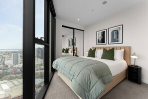 Desk, laptop workspace, free WiFi, bed sheets - Urban Rest City Road (Southbank)