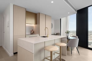 Appartement, 1 grand lit, non-fumeur | Restauration dans la chambre