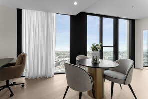 Apartment, 1 Queen Bed, Non Smoking | In-room dining - Urban Rest City Road (Southbank)