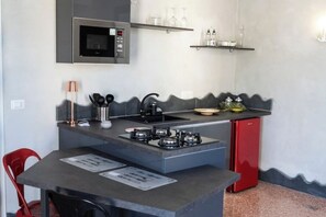 Private kitchen - Palazzo Vitiello - Donna Anna, view of Vesuvius (Boscoreale)