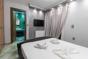 Deluxe Double Room, Garden View | In-room safe, laptop workspace, blackout curtains, soundproofing - VSP RENT ROOMS FUeGO (Sithonia)