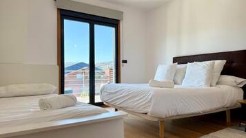 3 slaapkamers, een strijkplank/strijkijzer, wifi, beddengoed