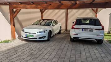 Apartment, 2 Bedrooms, Balcony, Garden View | Property grounds