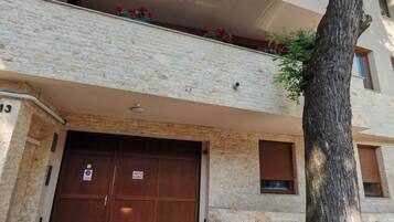 Apartment, 2 Bedrooms, Balcony, Garden View | Exterior detail