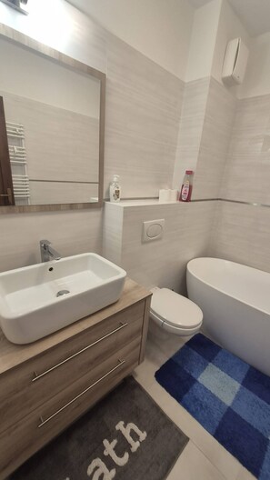 Bathroom - City Scape Apartment (Kecskemet)