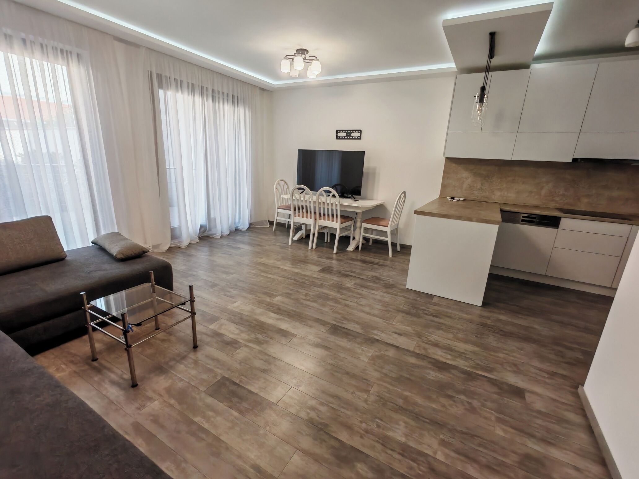 Apartment, 2 Bedrooms, Balcony, Garden View | Living room