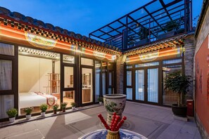 Terrace/patio - Peking traditional quadrangle Hotel located in ancient Hutong (downtown) (Bei Jing Shi)